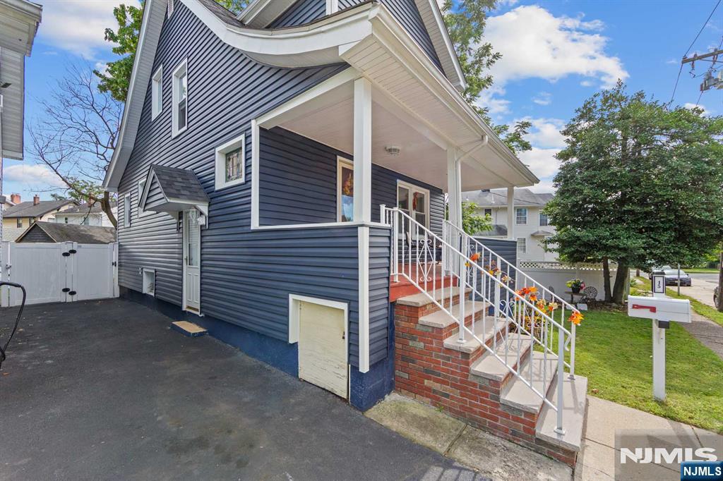 15 Laurel Street Property Photo 4