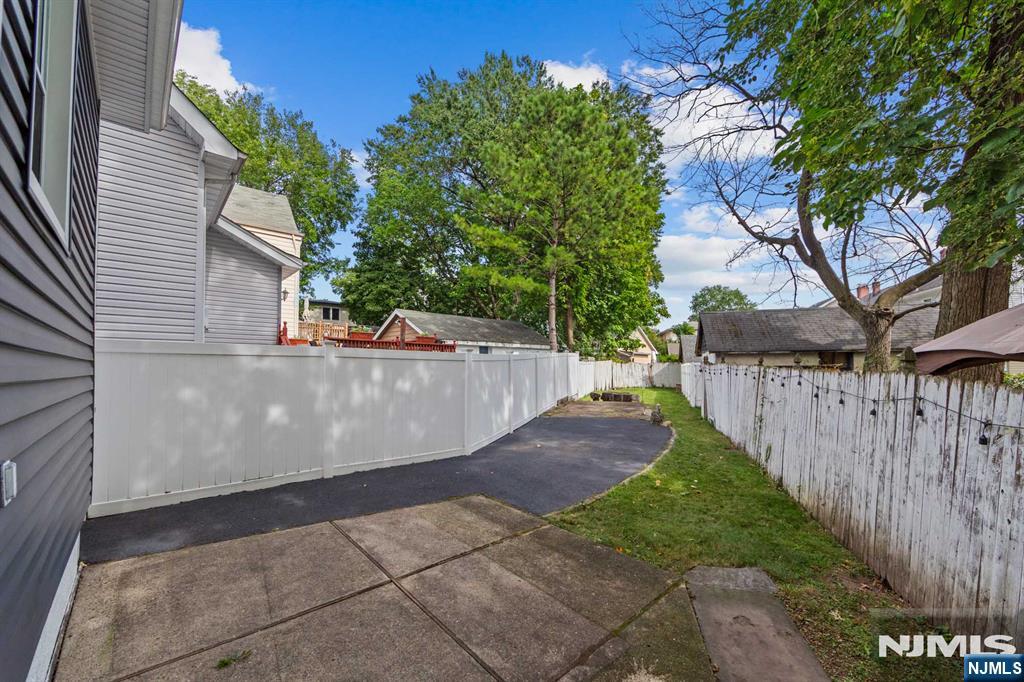 15 Laurel Street Property Photo 6