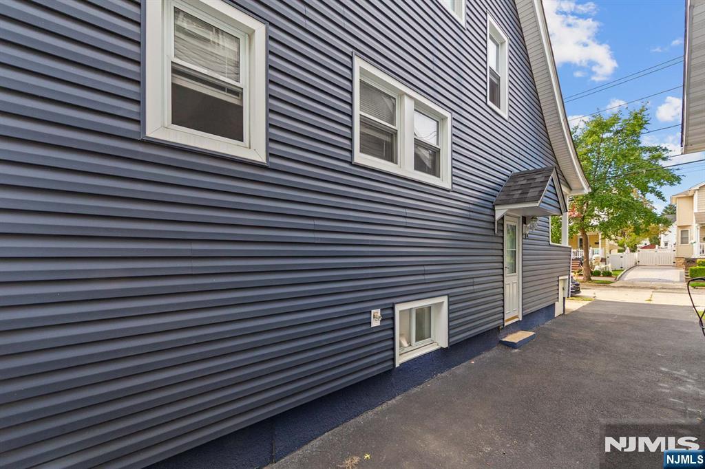 15 Laurel Street Property Photo 8