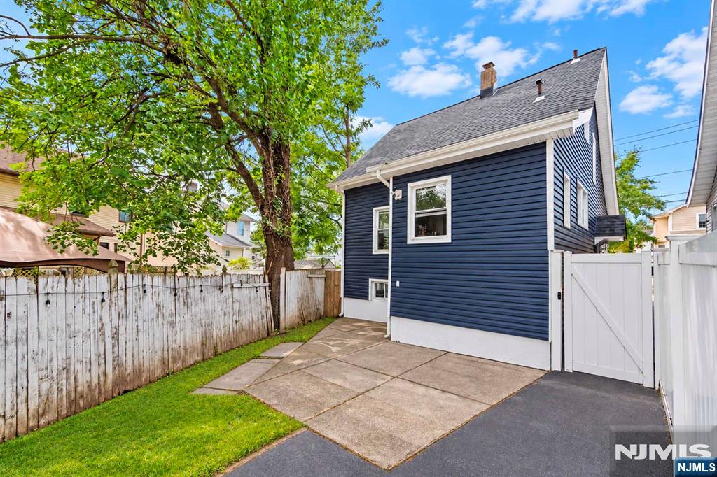 15 Laurel Street Property Photo 48