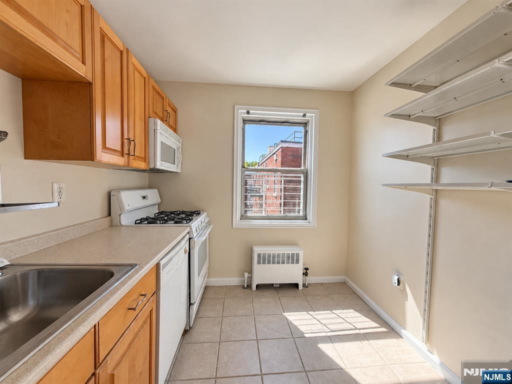 2330 Linwood Avenue 5a Property Photo 6