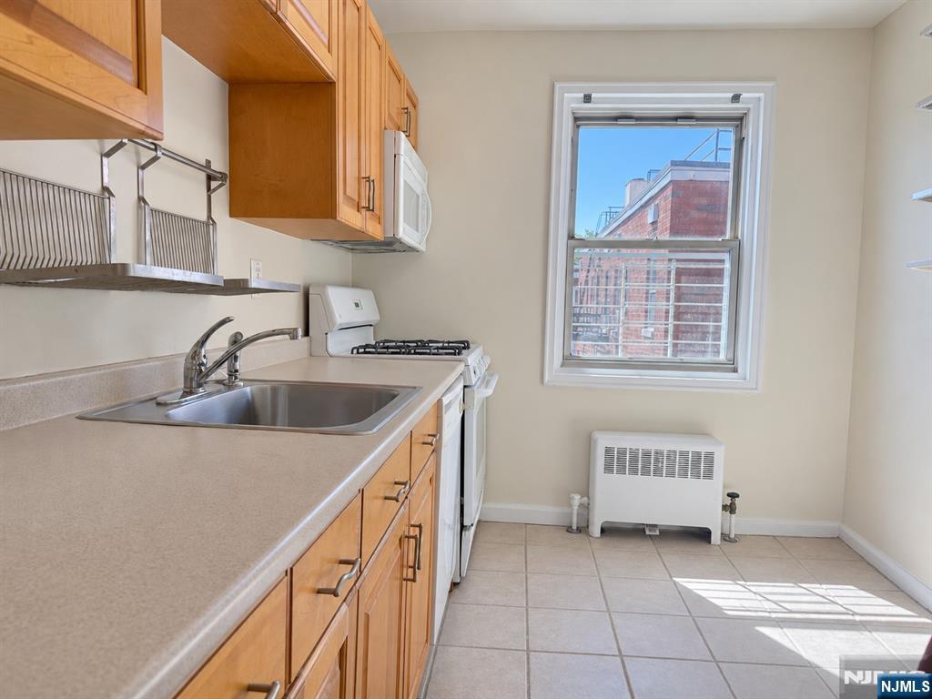 2330 Linwood Avenue 5a Property Photo 7
