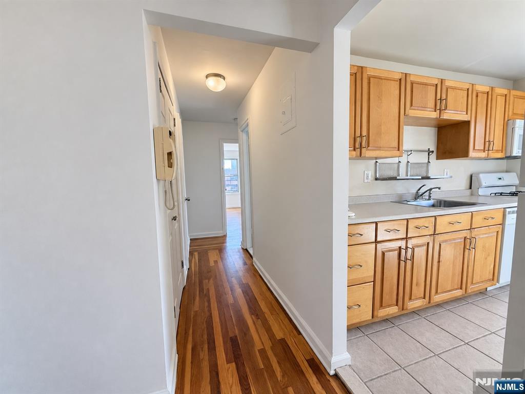 2330 Linwood Avenue 5a Property Photo 8