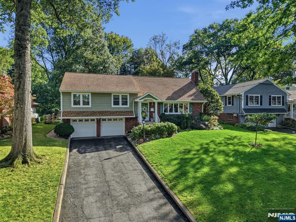 297 Gramercy Place Property Photo 2