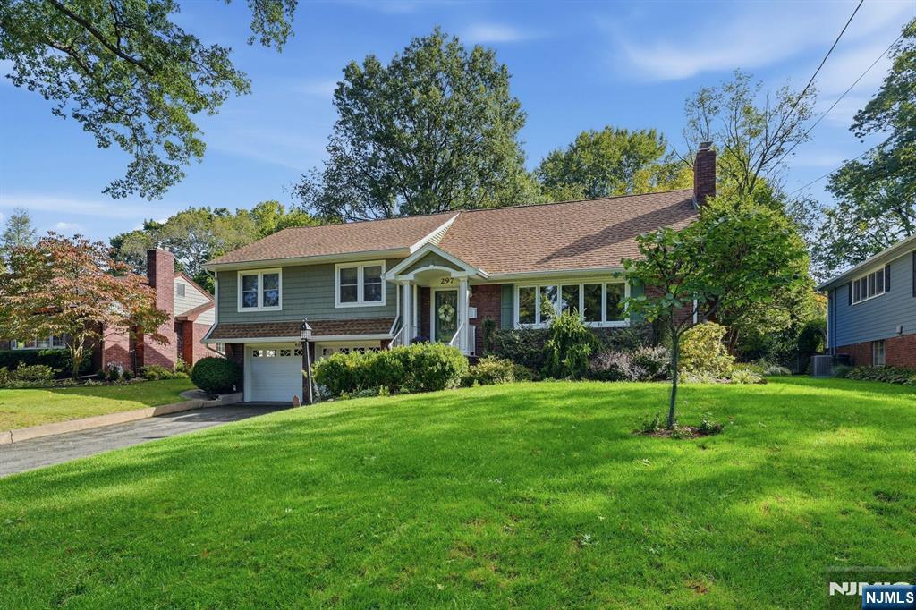 297 Gramercy Place Property Photo 3