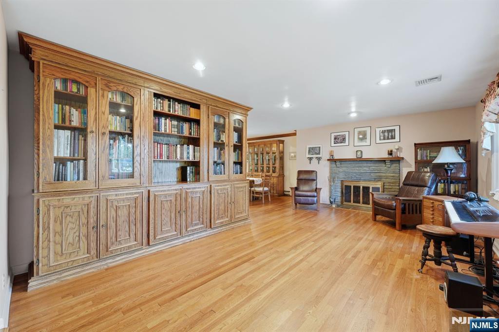 297 Gramercy Place Property Photo 5