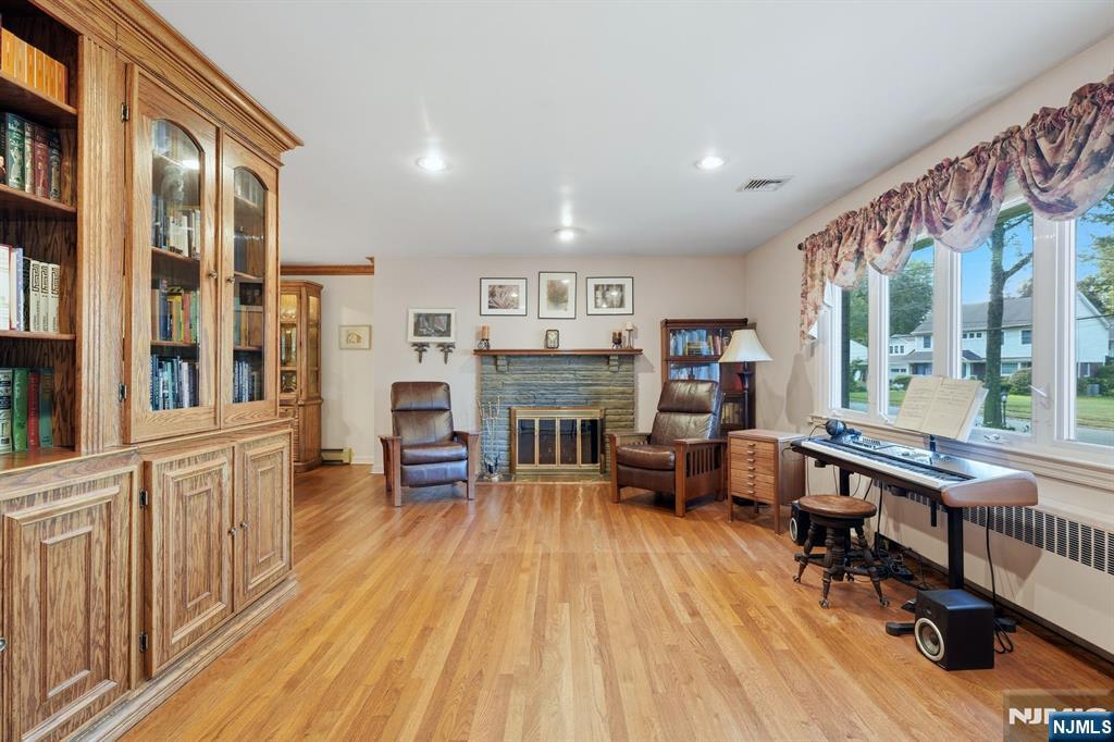 297 Gramercy Place Property Photo 6
