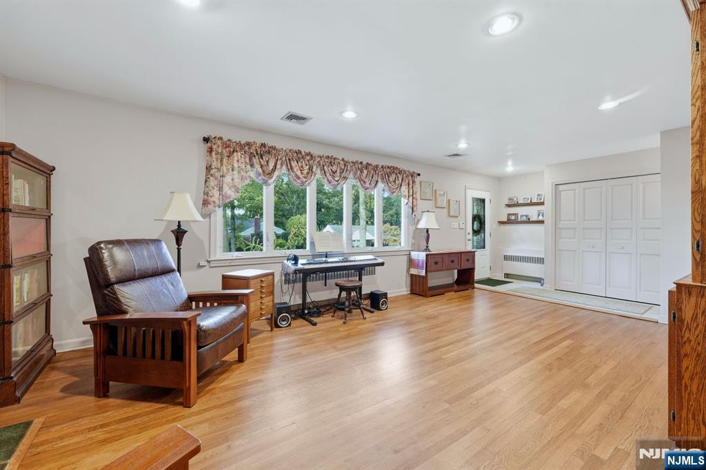 297 Gramercy Place Property Photo 7