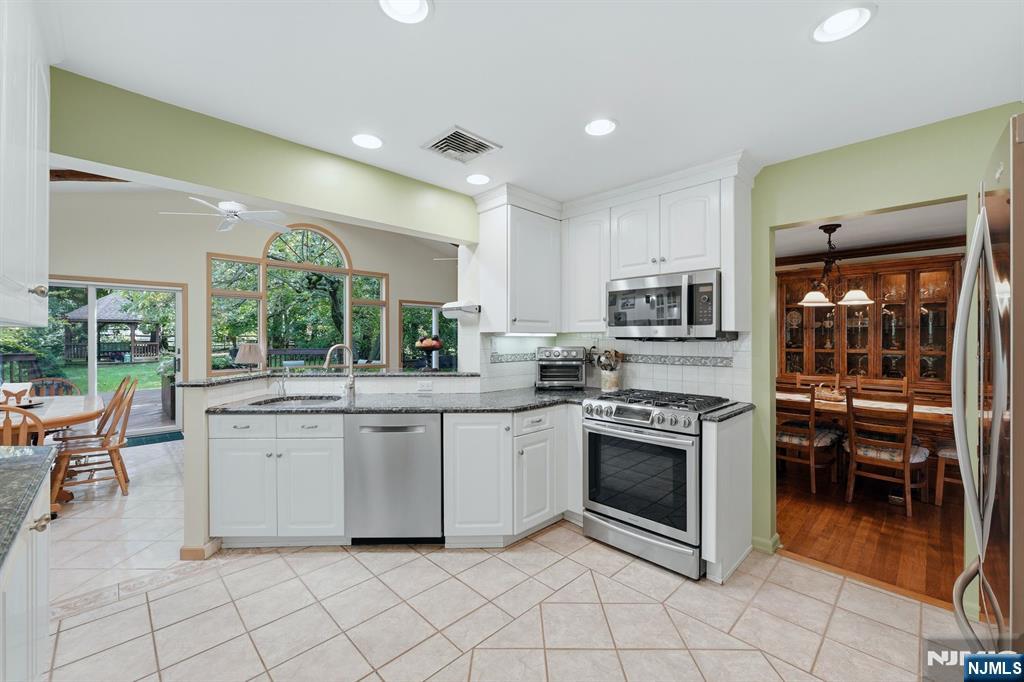 297 Gramercy Place Property Photo 10