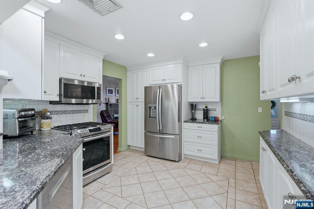 297 Gramercy Place Property Photo 11
