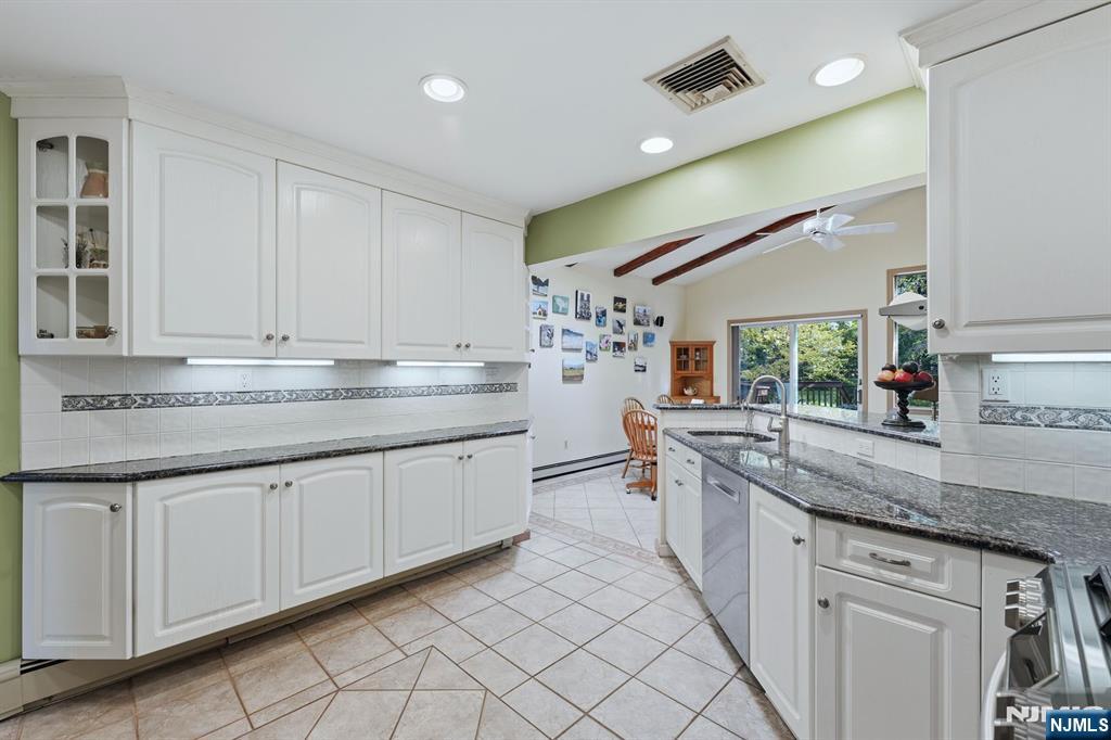 297 Gramercy Place Property Photo 13
