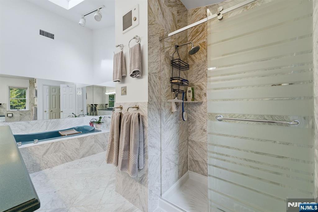 297 Gramercy Place Property Photo 32