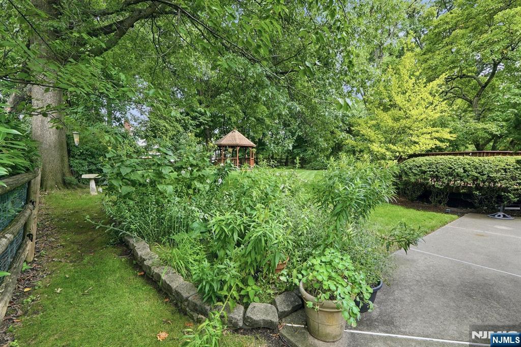297 Gramercy Place Property Photo 42