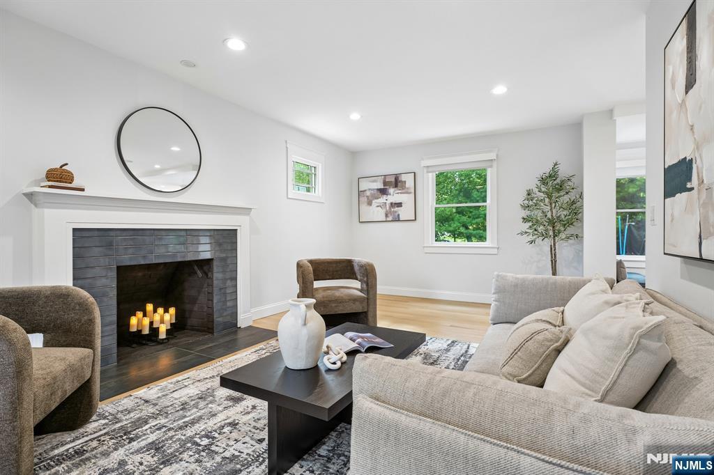 186 Midwood Road Property Photo 3