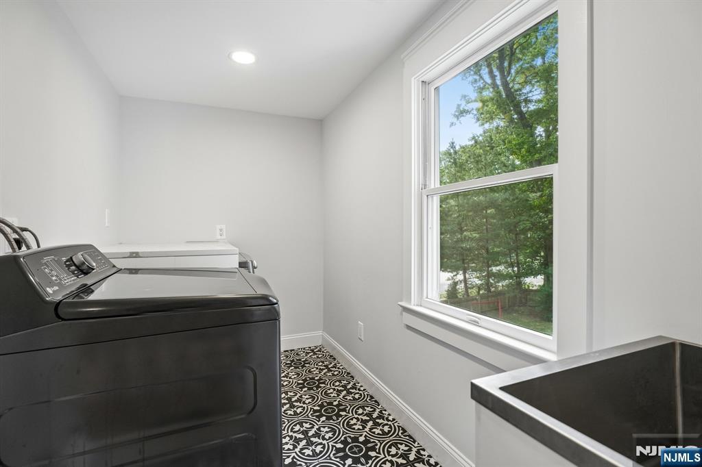 186 Midwood Road Property Photo 33