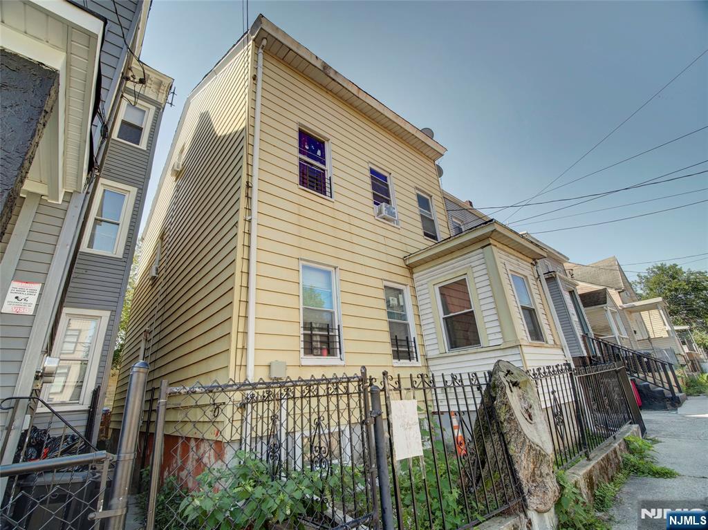 39 Hillman Street Property Photo 1