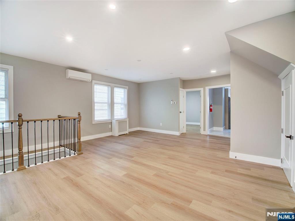 76 Mission Street Property Photo 2