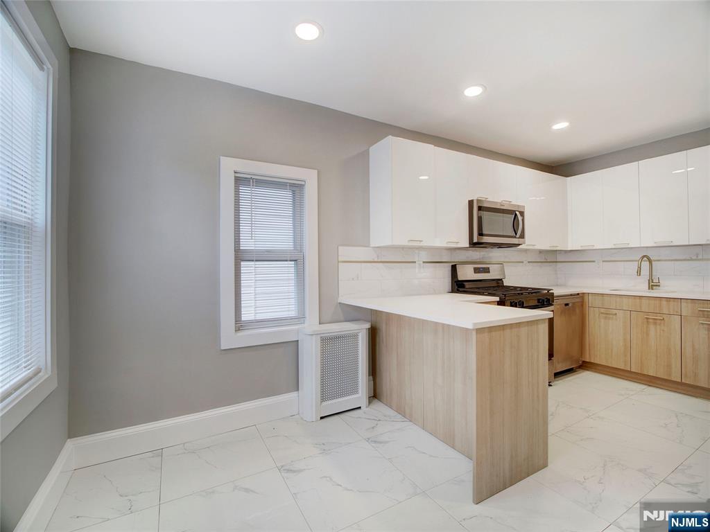 76 Mission Street Property Photo 10