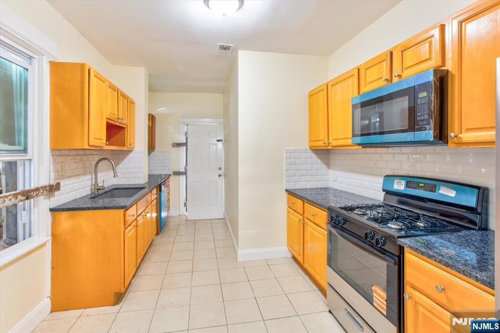 31-33 Voorhees Street Property Photo 19