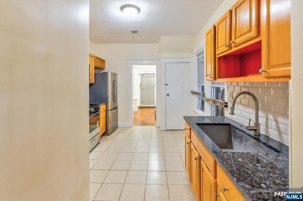 31-33 Voorhees Street Property Photo 20