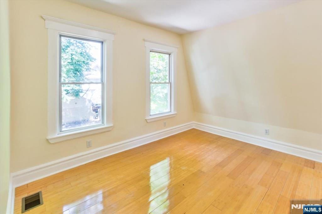 31-33 Voorhees Street Property Photo 27