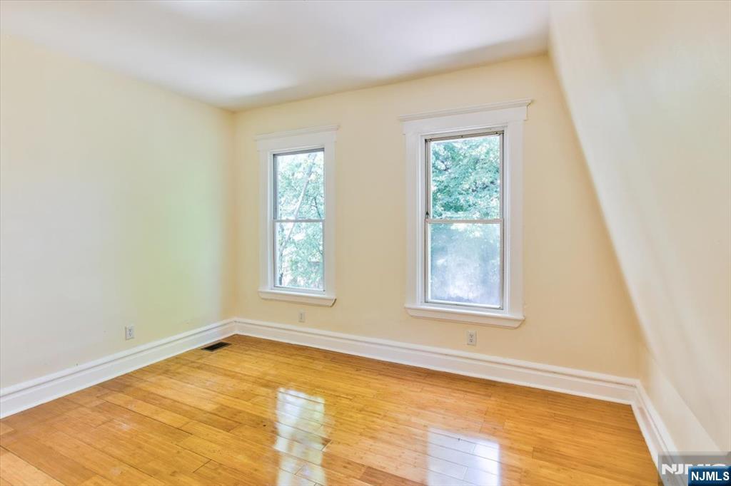 31-33 Voorhees Street Property Photo 28