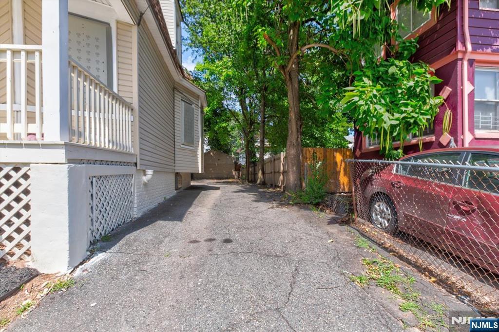 31-33 Voorhees Street Property Photo 40