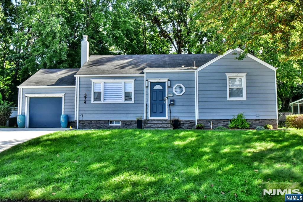 374 Leonard Drive Property Photo 1