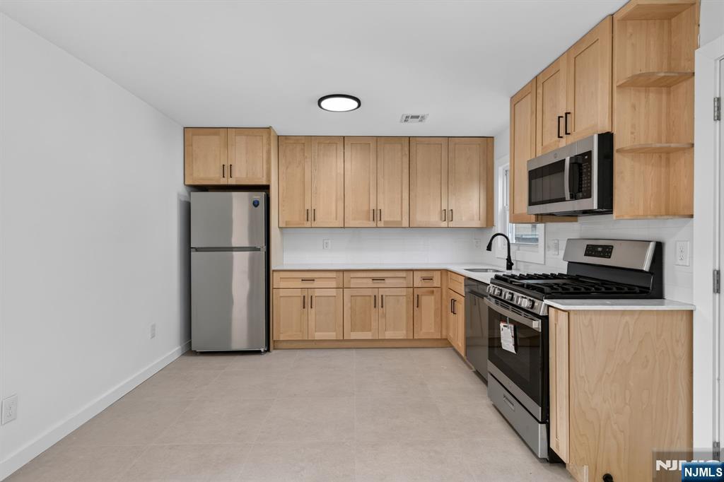 94 Irving Place Property Photo 3
