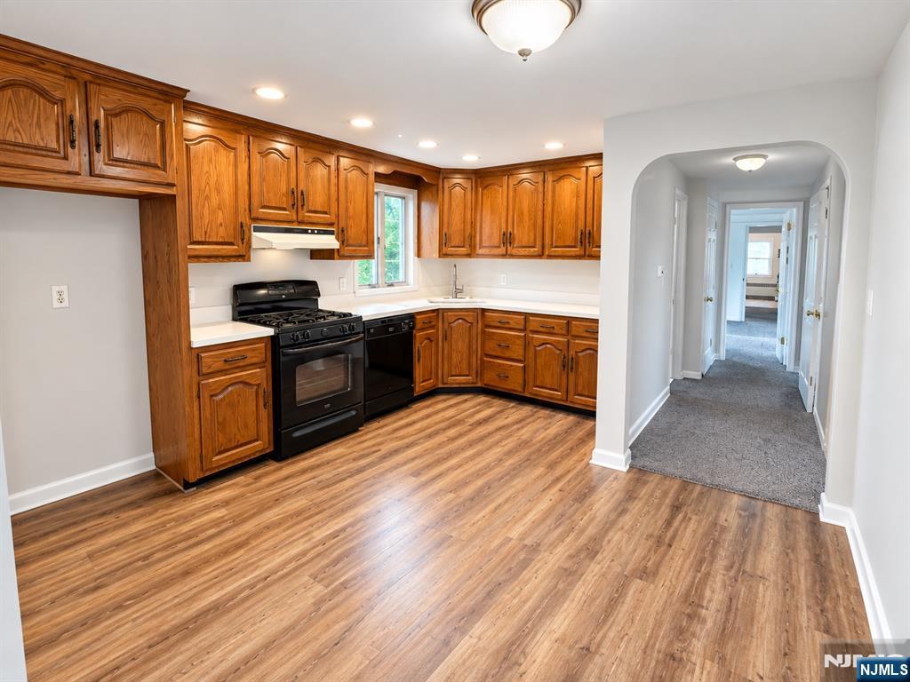 95 Union Avenue 2nd Fl Property Photo 3