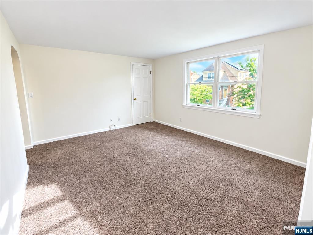95 Union Avenue 2nd Fl Property Photo 8