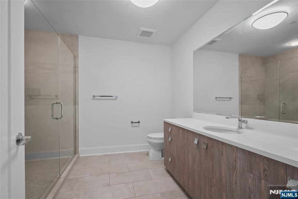150 Henley Place 404 Property Photo 13
