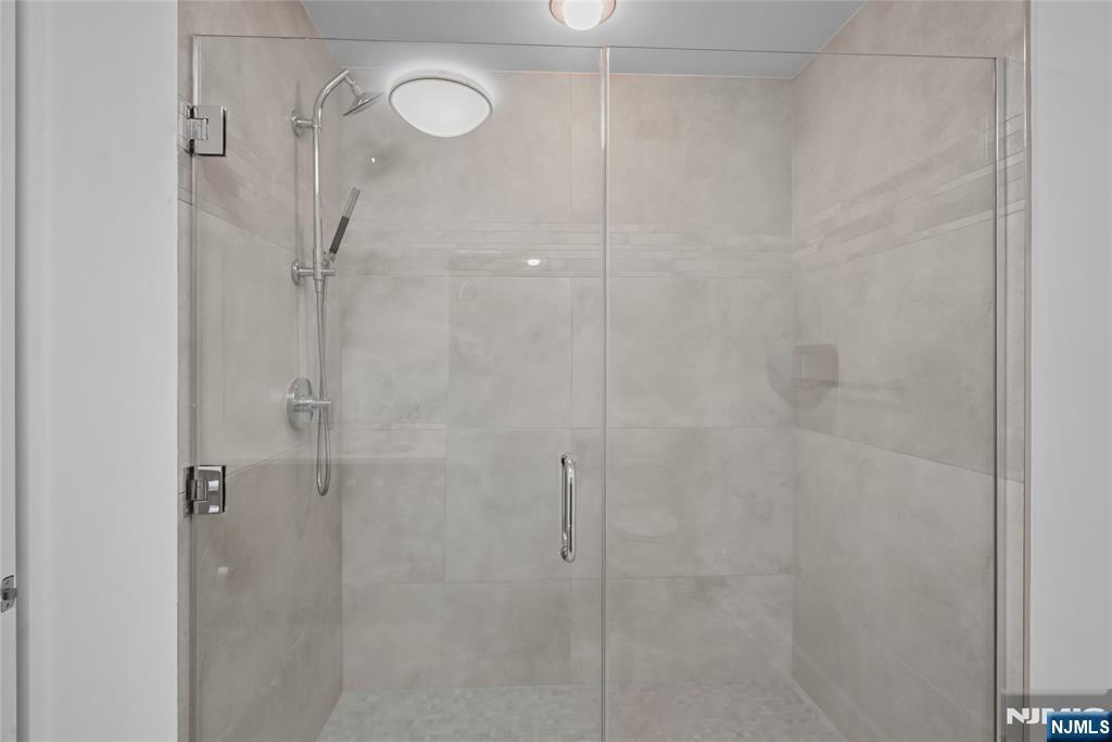 150 Henley Place 404 Property Photo 15