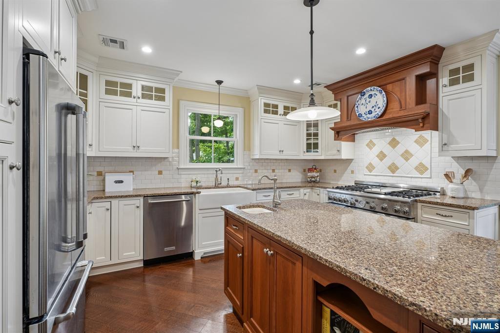 159 Center Avenue Property Photo 15