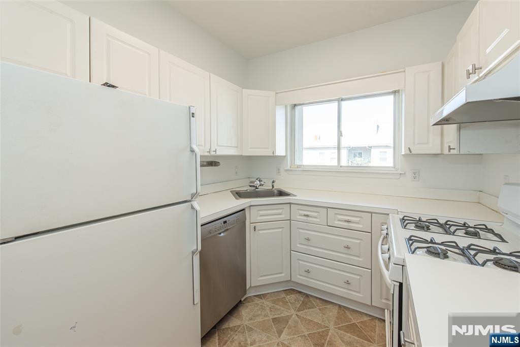 324 Brittany Drive Property Photo 3