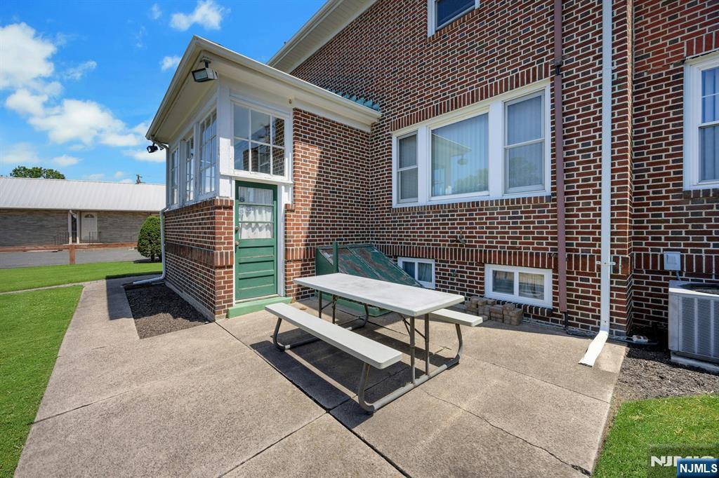 225 Liberty Street Property Photo 3
