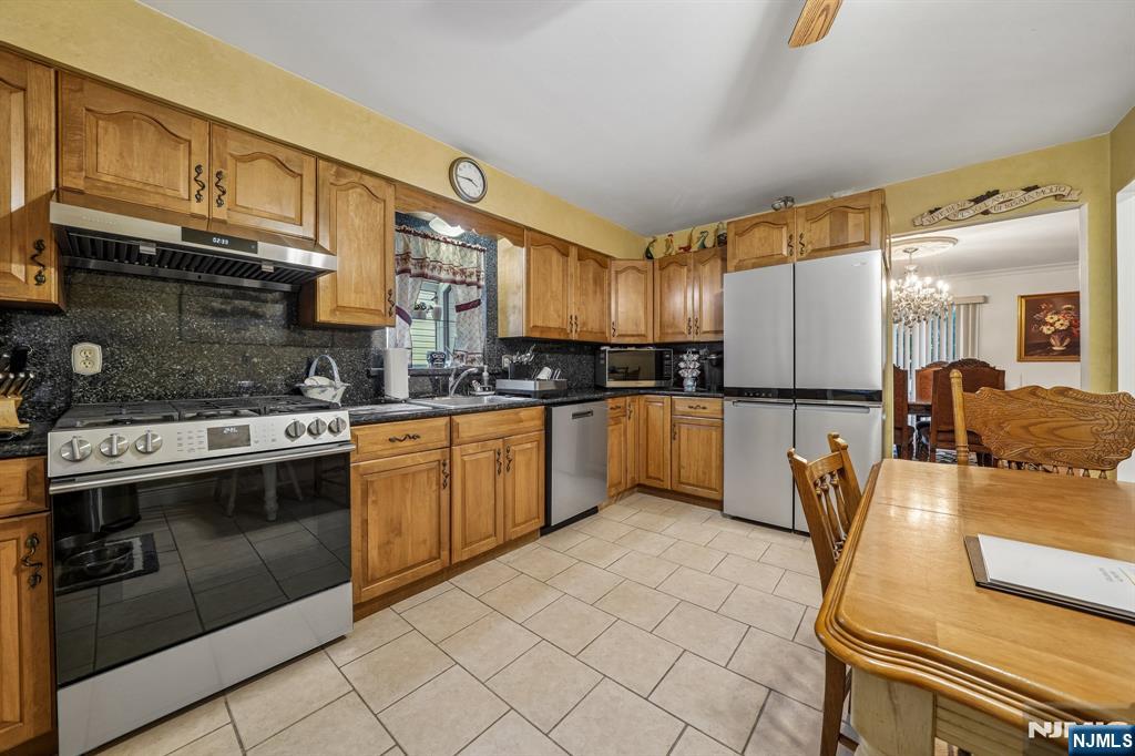 18 Gail Place Property Photo 12