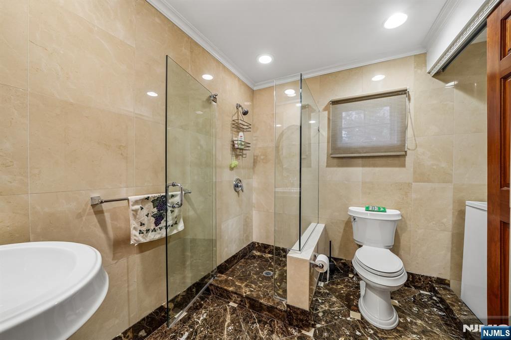 18 Gail Place Property Photo 18