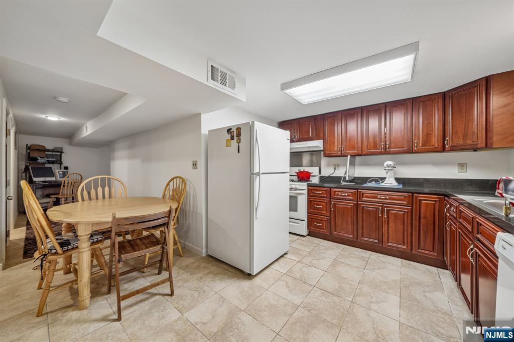 18 Gail Place Property Photo 37