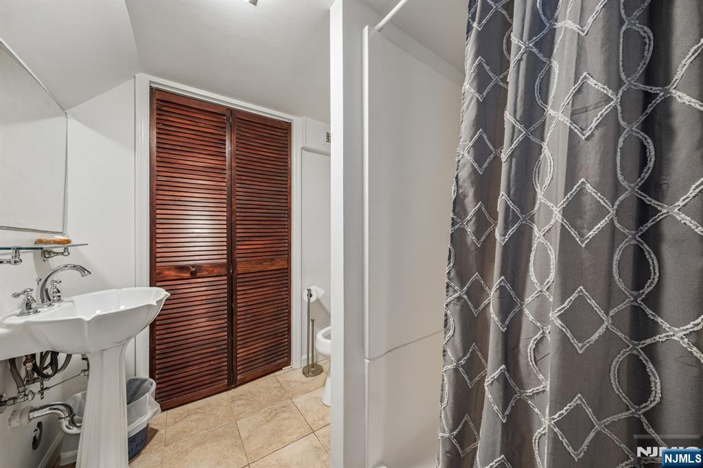 18 Gail Place Property Photo 38