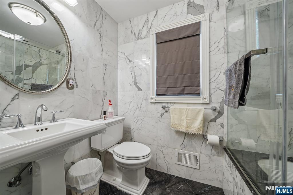 18 Gail Place Property Photo 39
