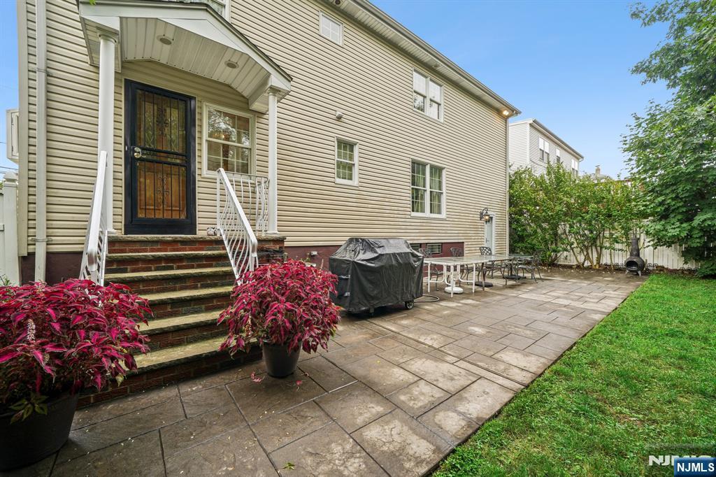 18 Gail Place Property Photo 40