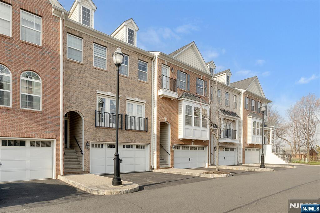 5 Creekside Court Property Photo 2