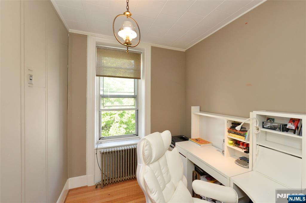 995 E Boulevard Property Photo 14