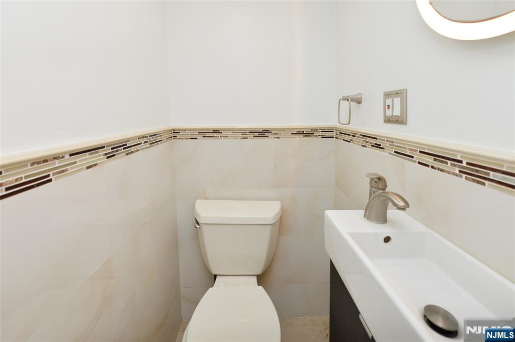 995 E Boulevard Property Photo 19