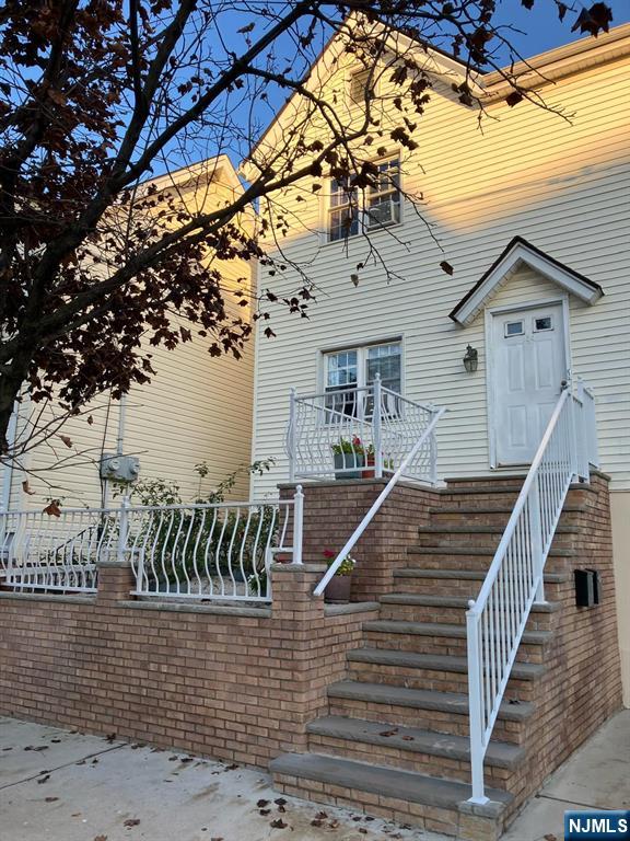 124 Chestnut Street Property Photo 1