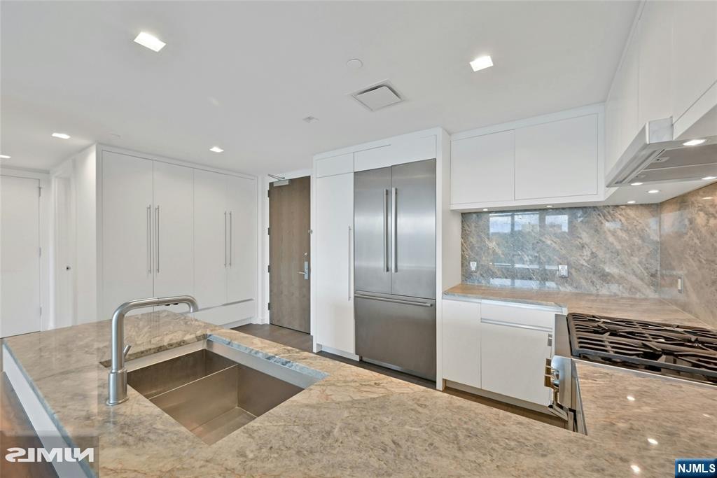 320 Adolphus Avenue 1004 Property Photo 4