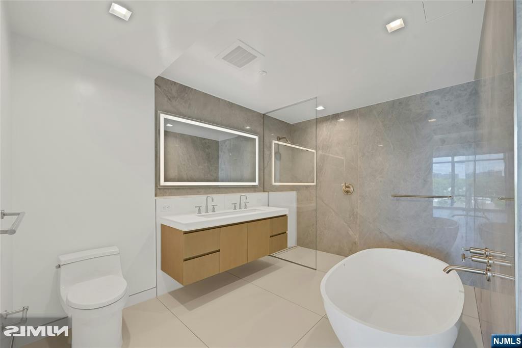 320 Adolphus Avenue 1004 Property Photo 8