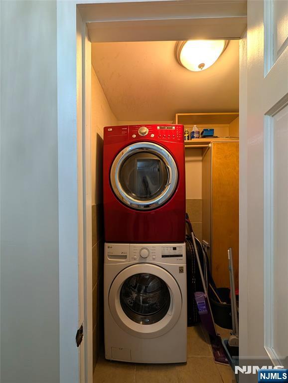230 Van Winkle Street Property Photo 8