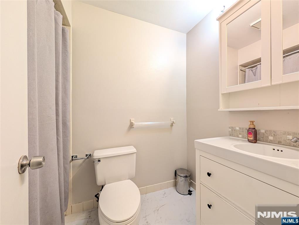 230 Van Winkle Street Property Photo 17